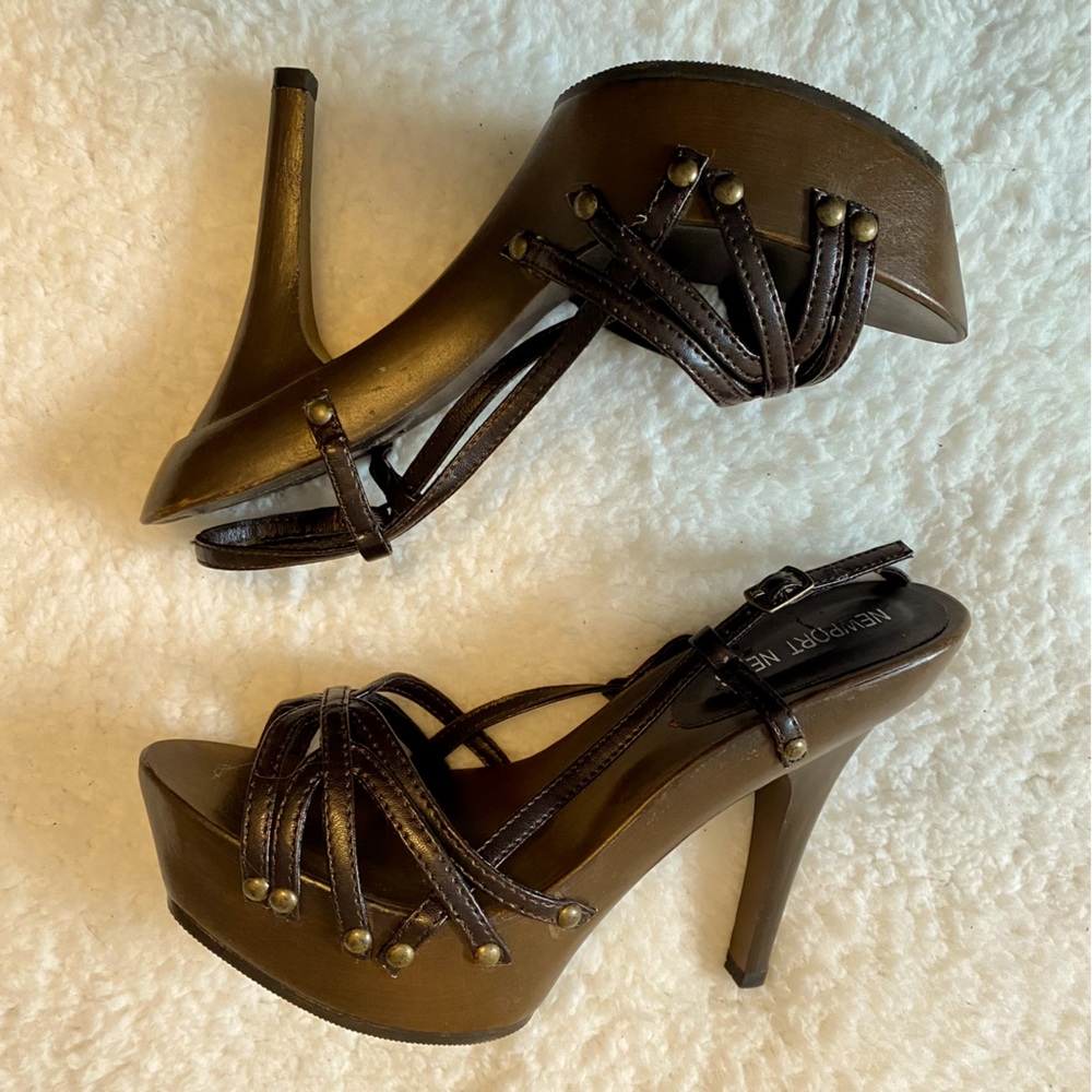 Newport News Size 7 Brown Platform Sandals